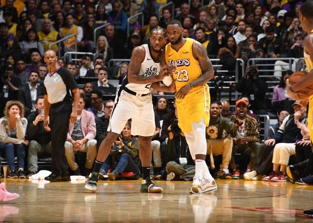 国乒8-2法国！混双+女单+男双全压制，梁靖崑领先被逆转该反思！（国乒8比2击败法国：混双、女单、男双全面占优，梁靖崑领先遭逆转需反思）