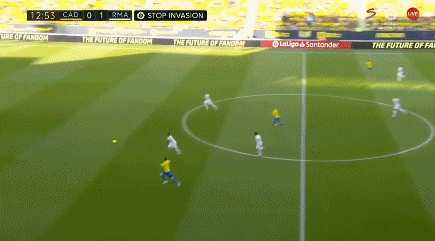 库蒂尼奥为小儿子庆祝生日，一家人身穿他效力过球队的球衣（库蒂尼奥为幼子庆生，全家身穿他曾效力球队球衣）