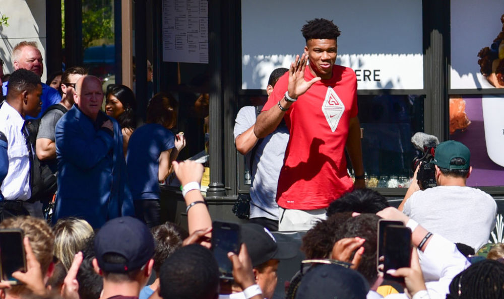 裁判专家：裁判给弗兰·加西亚红牌没问题，罚下卡雷拉斯错了（裁判专家：弗兰·加西亚红牌判定合理，卡雷拉斯被罚下属误判）