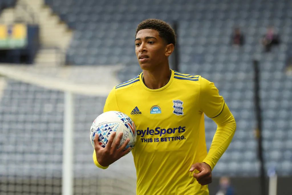 武汉三镇快速反击极具威胁（武汉三镇反击迅猛，威胁十足）