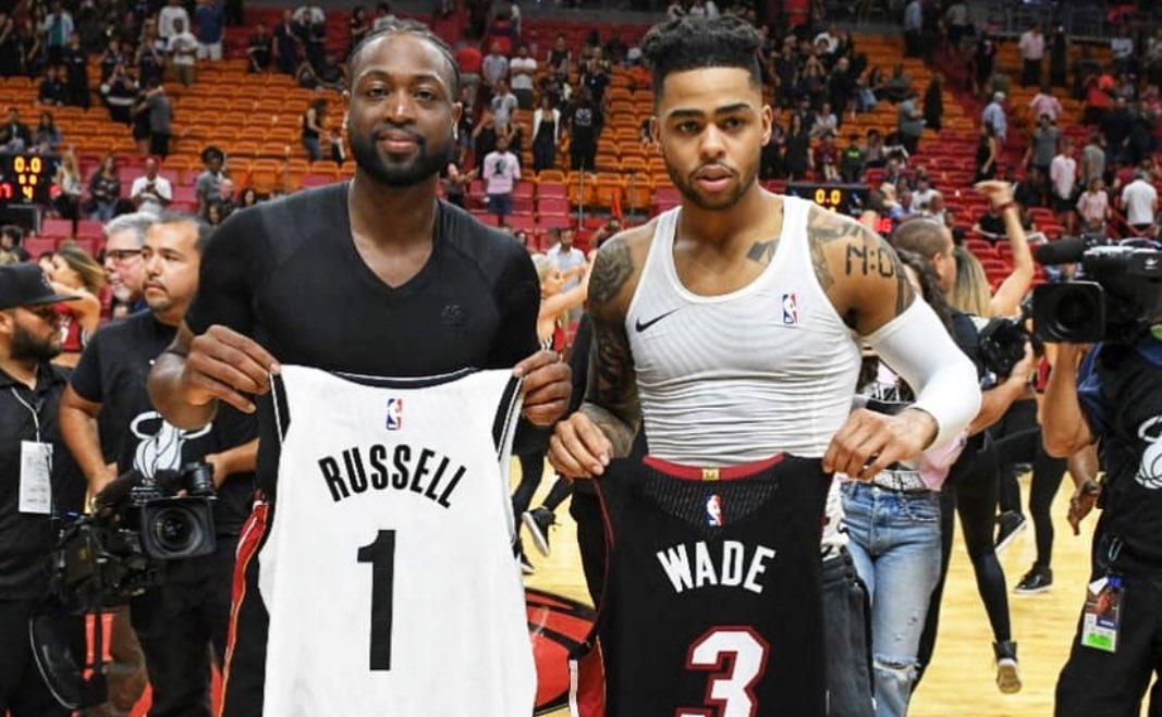 鸣金收兵！最后2分钟湖人宣布投降换上布朗尼 火箭也换下主力收兵（末节最后两分钟湖人放弃追分改派布朗尼上场，火箭也将主力悉数换下）