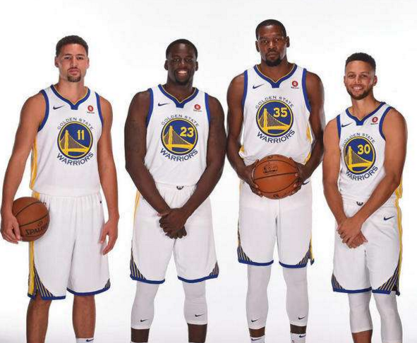 英媒：如果斯洛特下课，利物浦可能让杰拉德担任临时主帅（英媒：斯洛特一旦下课，利物浦或让杰拉德临时执教）