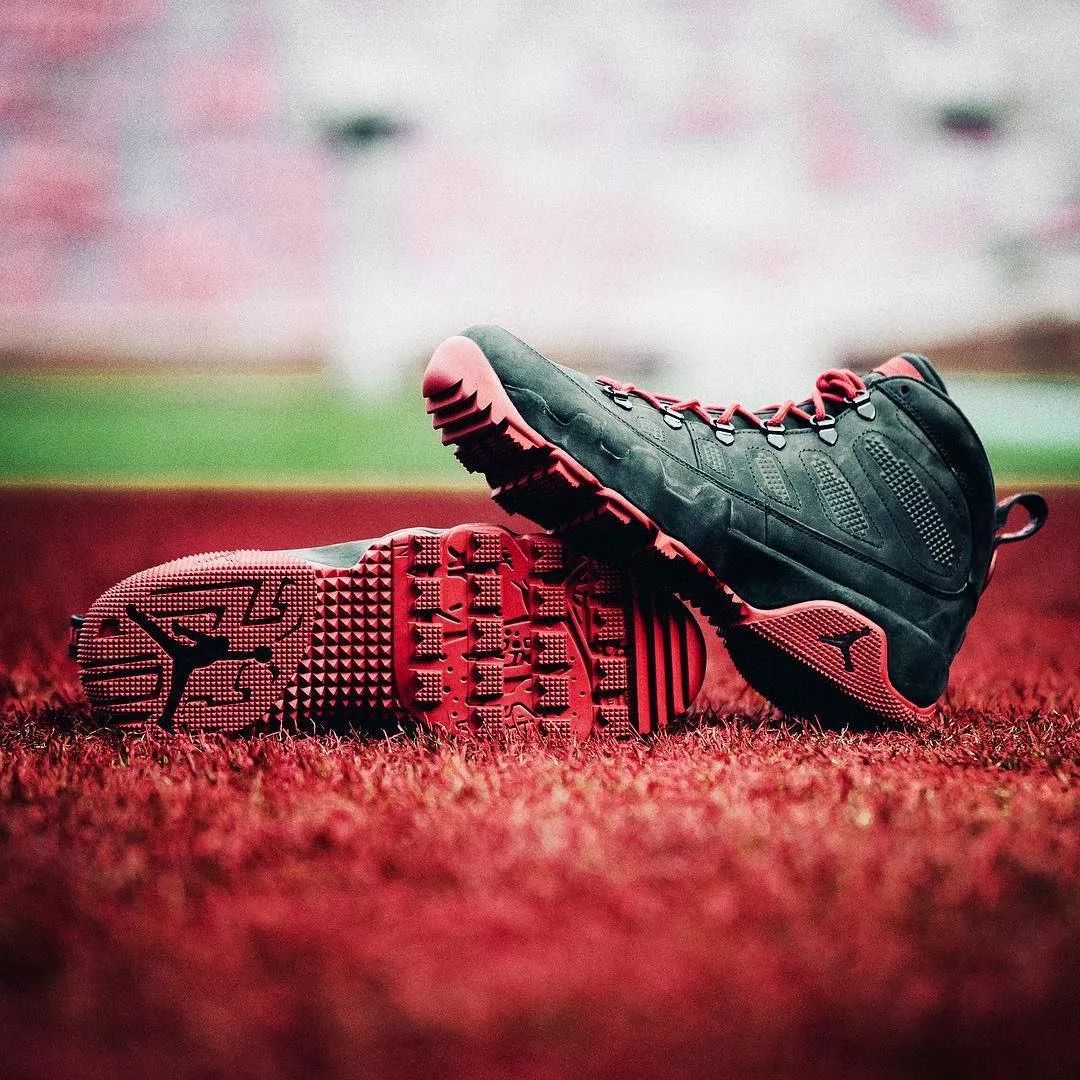 WAZ评沙尔克球员表现：两边翼卫灾难发挥，卡里乌斯超神（WAZ球员评分：沙尔克双翼卫灾难级失常，卡里乌斯神级发挥）