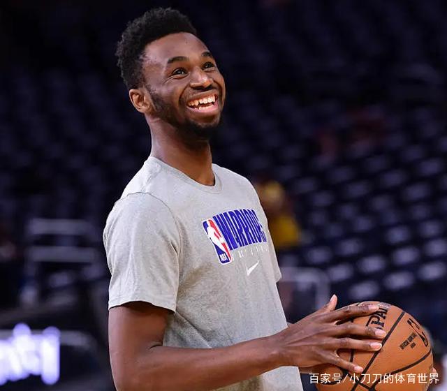 库里：理查德的表现不可思议，替补球员随时待命出战意义重大（库里盛赞理查德惊艳发挥：替补时刻待命至关重要）