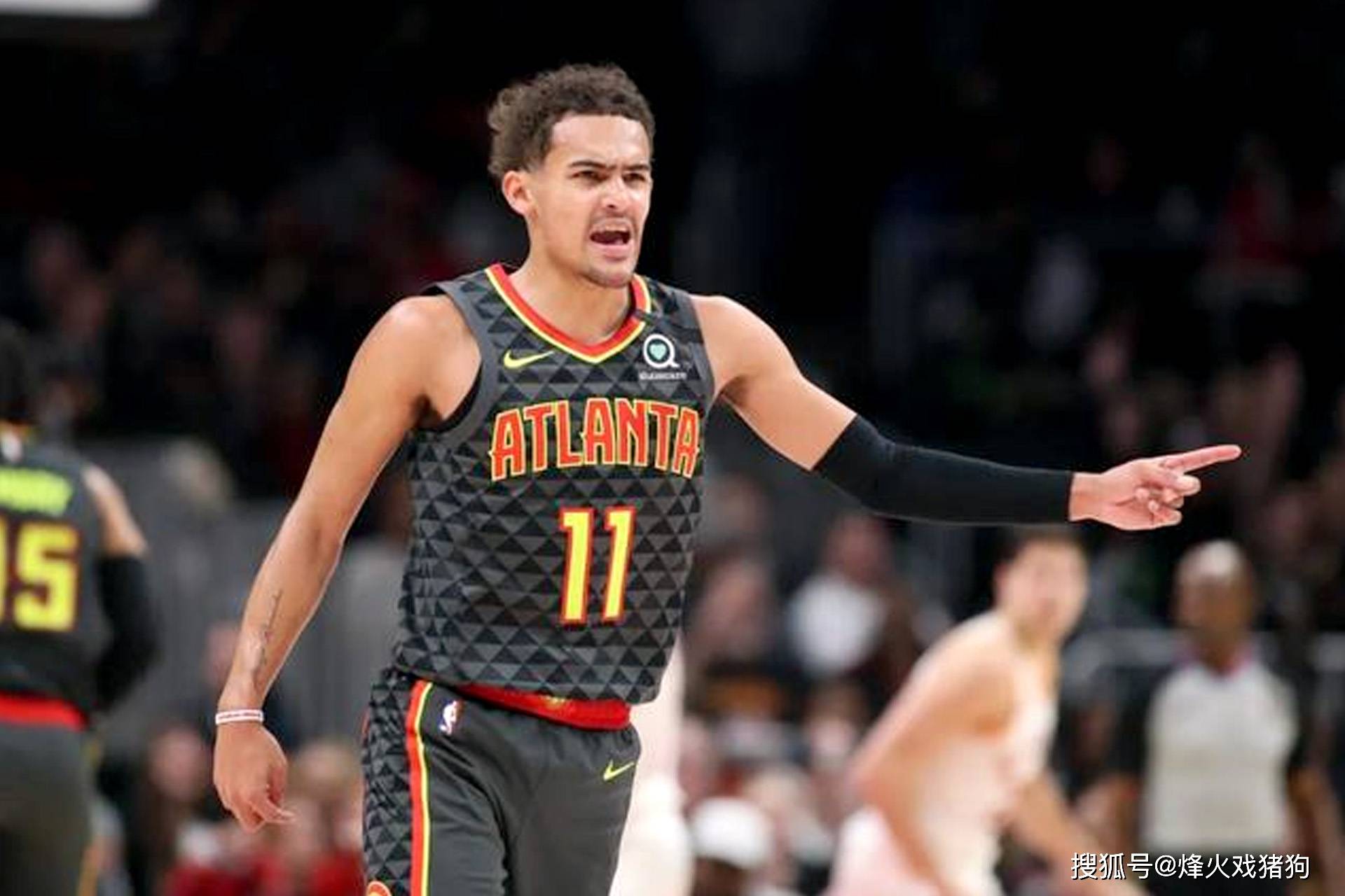 意媒：如果接受降薪，目前年薪600万欧的佩7可能与罗马续约（意媒：佩7年薪600万欧，若同意降薪或将与罗马续约）