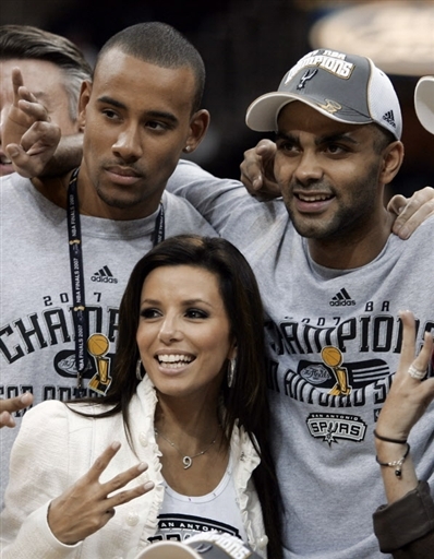 CBA：辽宁男篮稳住局势 客场战胜福建（CBA：辽宁男篮客场击败福建 稳住战局）