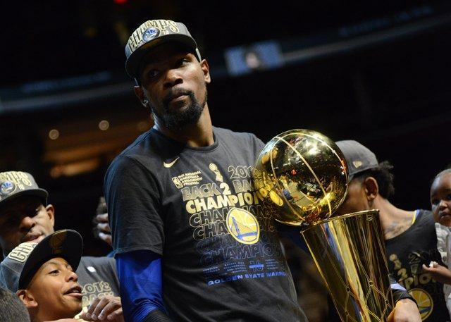 弗拉格成史上常规时间砍30+最年轻的球员，超越了詹姆斯（弗拉格刷新纪录：常规时间砍30+最年轻者，超越詹姆斯）