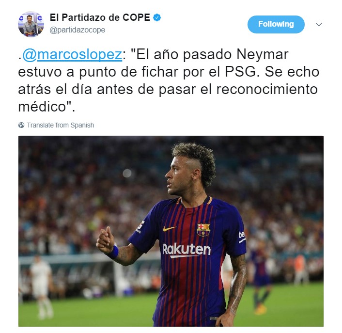 腿软！男子在1800米高空踢球：球场无护栏 致敬C罗 最后跳伞降落（惊心动魄！男子在海拔1800米无护栏球场踢球致敬C罗，最终跳伞落地）