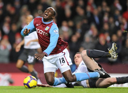 每体：阿根廷队在西班牙集训，球迷热情高涨只为一睹梅西风采（每体：阿根廷西班牙备战，球迷涌动只为一睹梅西）