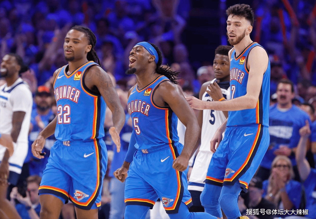 球队逆境翻盘，海兰德和迪文表现抢眼（绝境逆转取胜，海兰德与迪文闪耀全场）