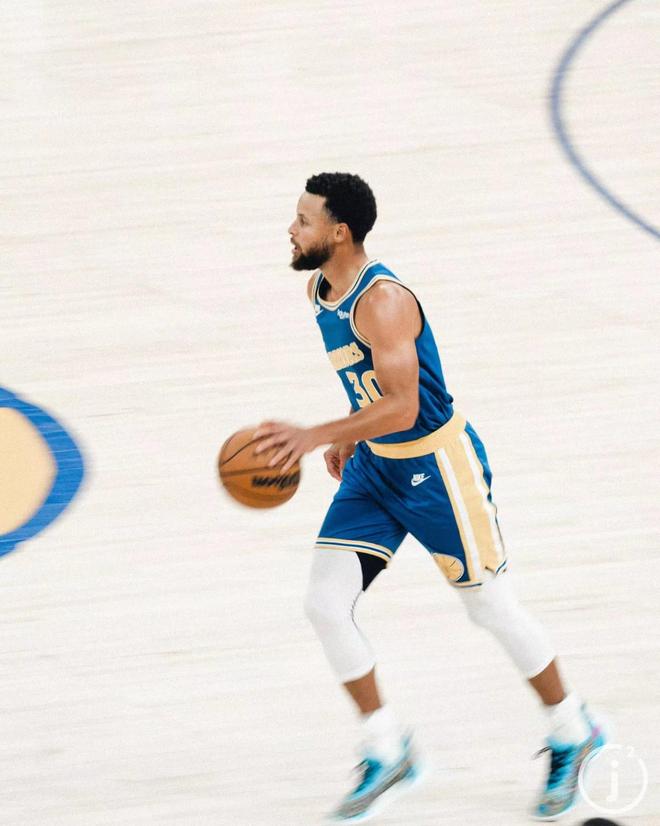 英超半场：B费破门，贝勒加德建功，狼队1-1曼联（英超半场：B费先拔头筹，贝勒加德扳平，狼队暂1-1曼联）