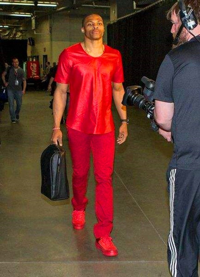 唐斯谈迈克-布朗：我们还在适应他的体系 他的执教能力出色（唐斯：我们仍在适应迈克-布朗的体系，他的执教能力十分优秀）