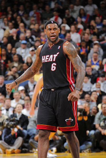 TA：切尔西从未考虑签回蒂亚戈·席尔瓦，斯特林更倾向永久转会（TA：切尔西无意回购蒂亚戈·席尔瓦，斯特林倾向永久离队）