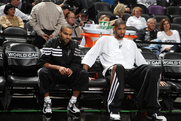 打成表演赛！徐杰单节三分6中5＊3节得到23分（比赛成了表演！徐杰单节三分6投5中，三节砍下23分）