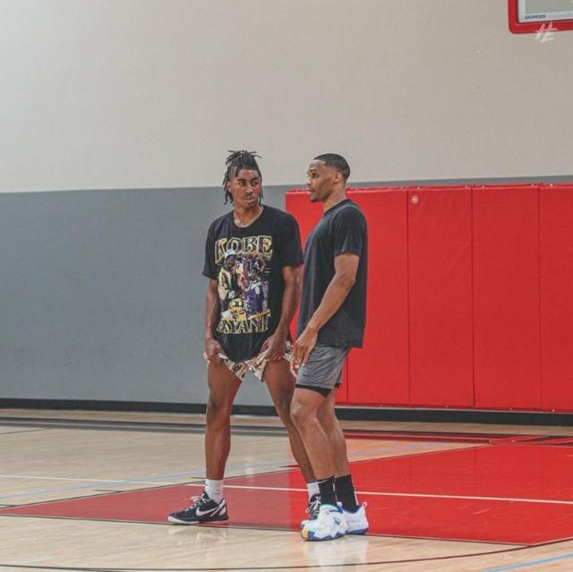 U22国足vs乌兹半场数据：射门数0-4，控球率45％-55％（半场战报：U22国足对乌兹射门0比4、控球45%比55%）