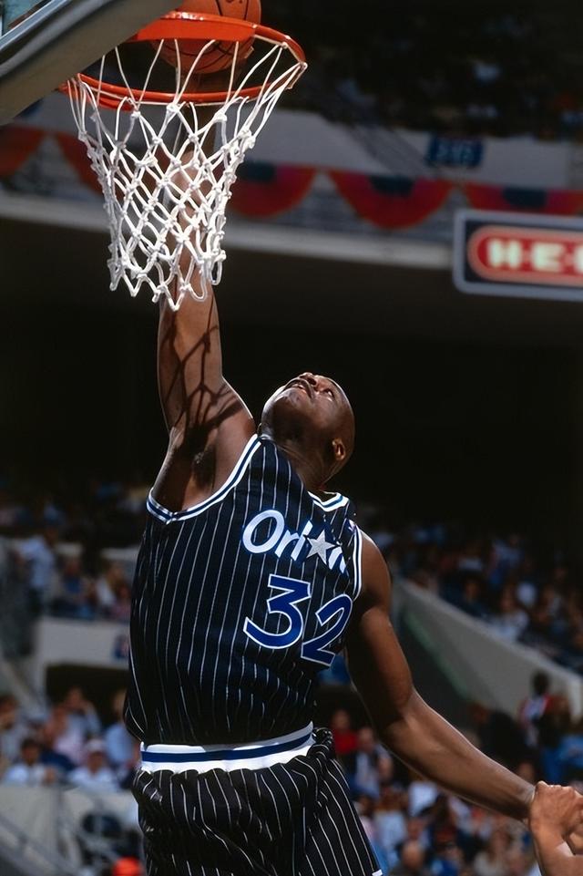 群雄争霸，意甲连续第二年至少4支排名前列的球队相差2分以内（豪强鏖战：意甲连续两季至少四强分差不超2分）